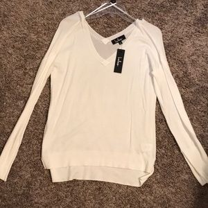 Sweet-Tempered White V-Neck Sweater Top